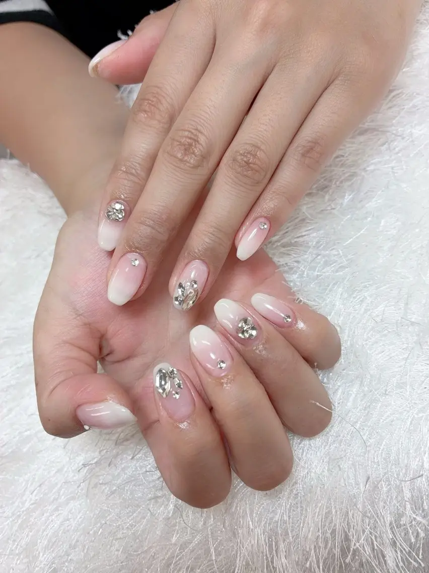 ネイル ハンドネイル 佐藤 依娜のネイルデザイン