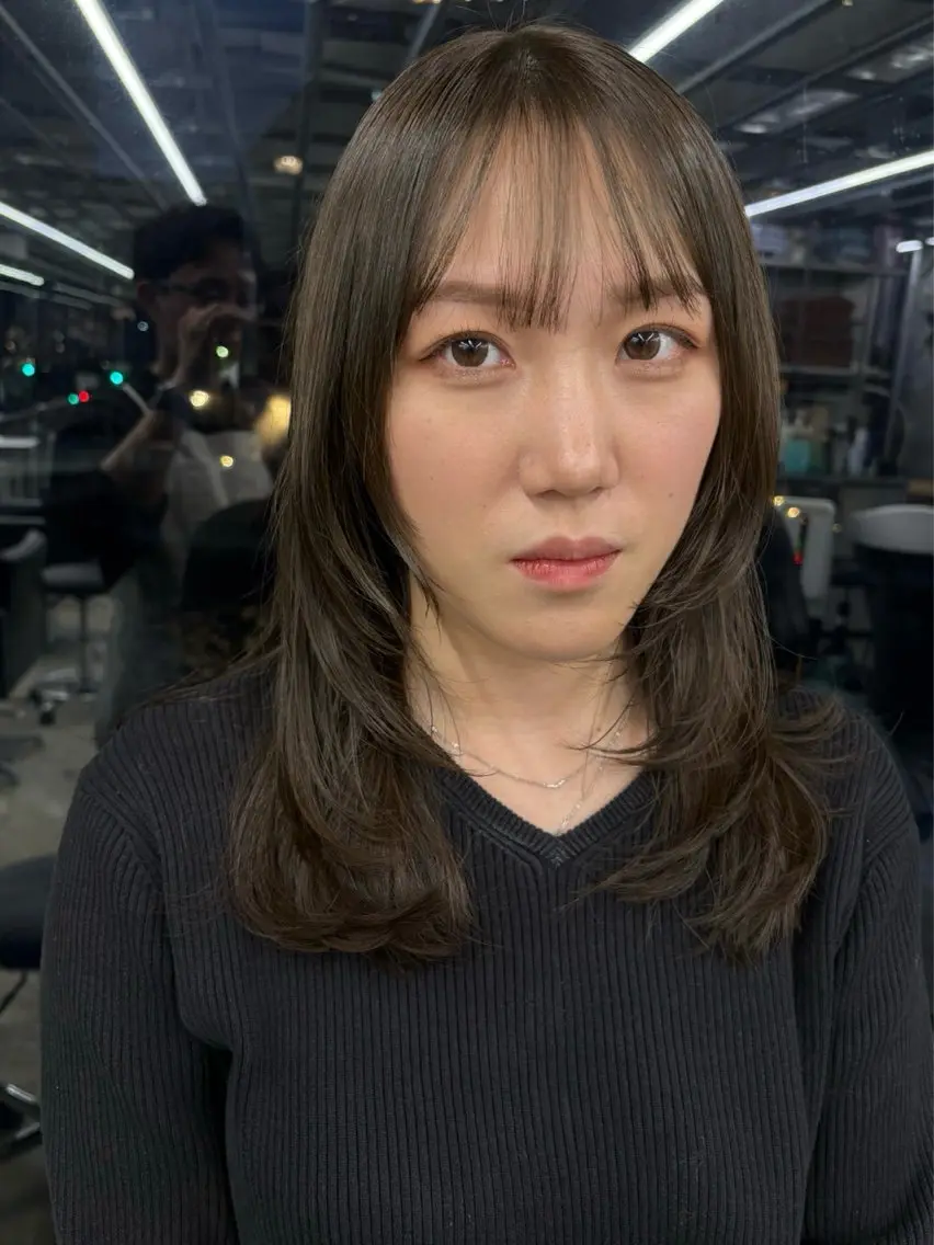 ミディアム カラー 顔まわりレイヤー レイヤーカット カット ヘアカラー トリートメント 似合わせカット レイヤー/ボブのヘアスタイル