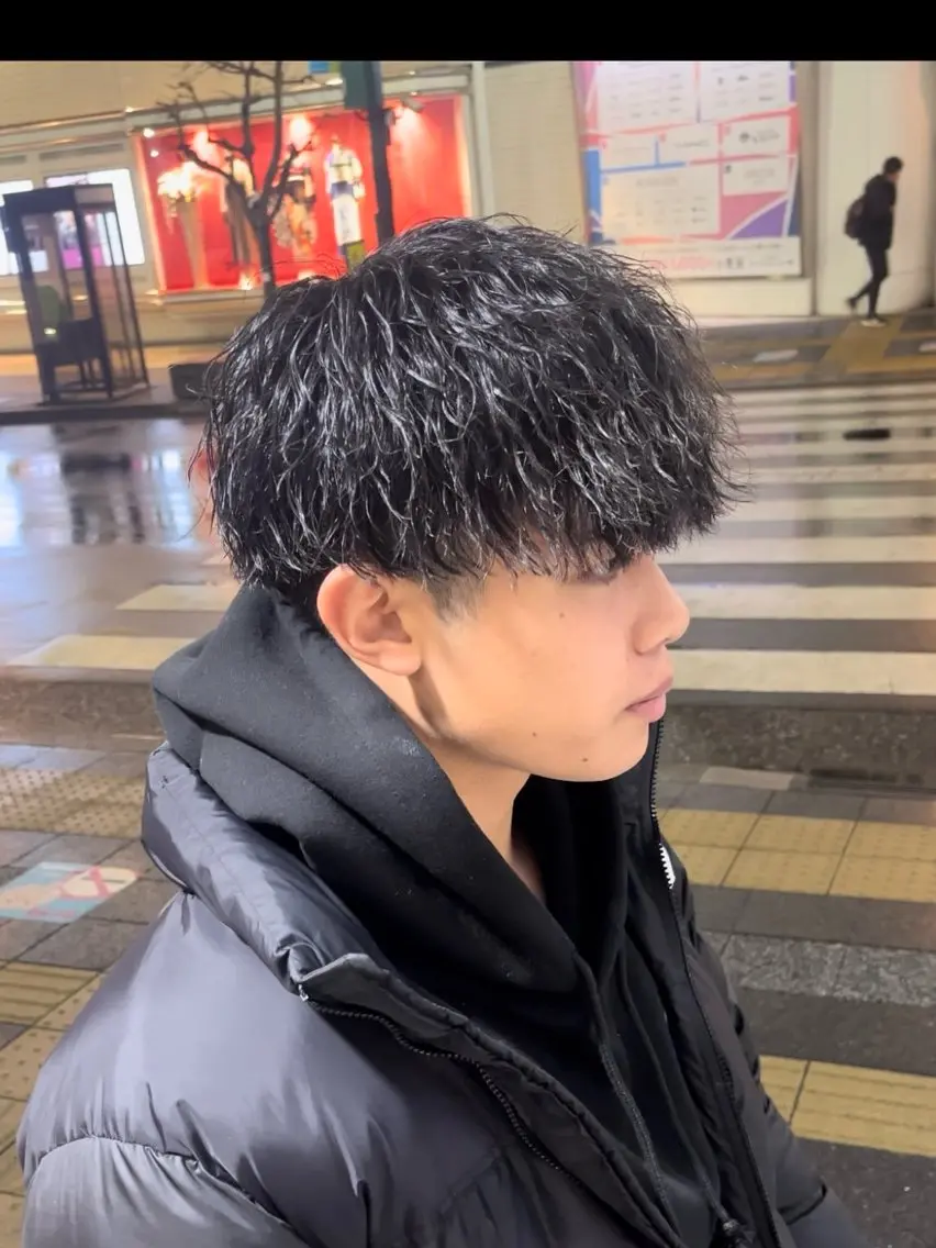 パーマ メンズ メンズパーマ ツイストスパイラルパーマ スパイラルパーマ k jの眉毛・アイブロウイメージ