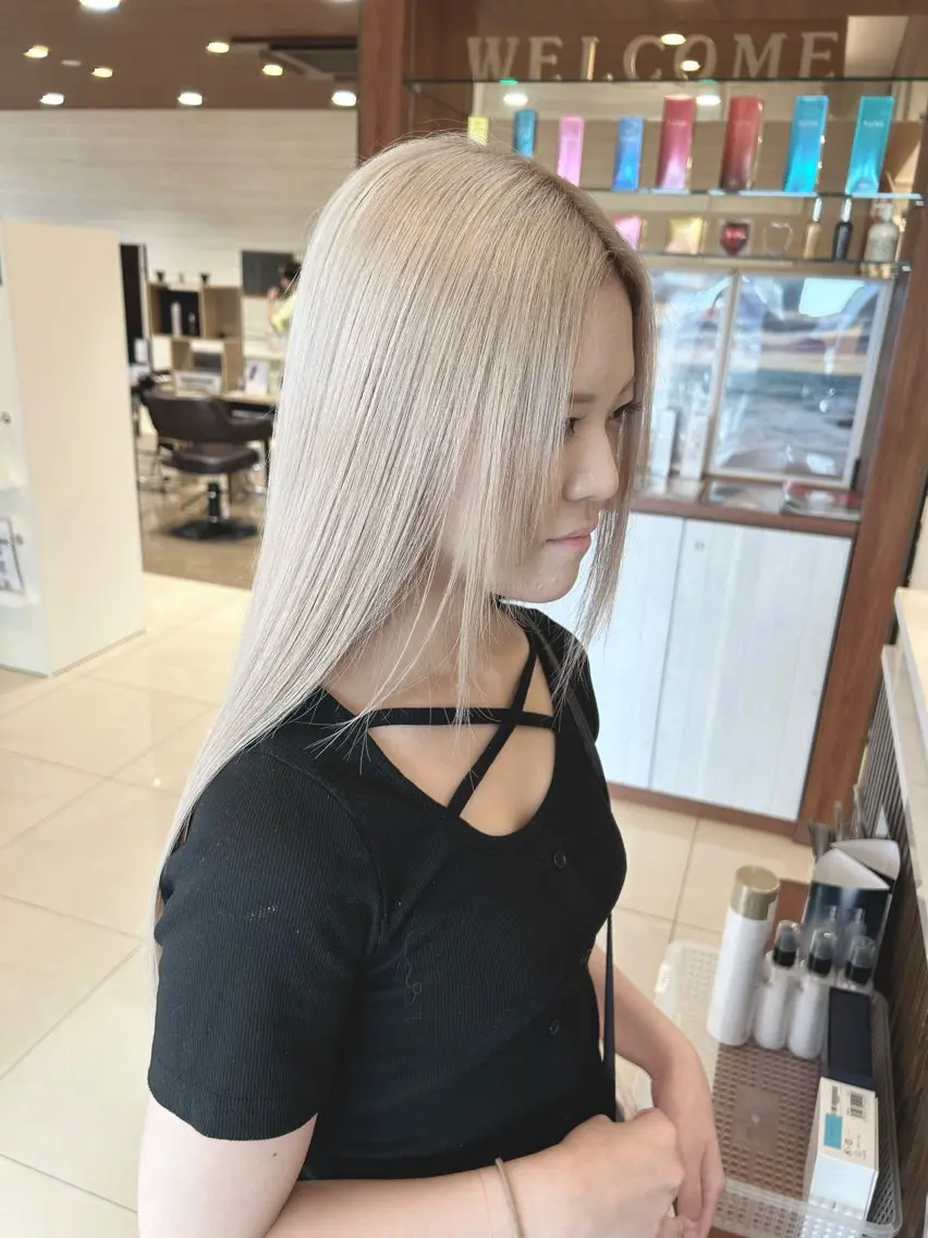 ロング カラー ベージュカラー ホワイトベージュ 河口 勝博のヘアスタイル