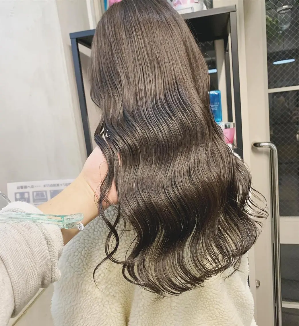 ロング カラー ネイル ハイトーンボブ 前田 表参道　グレージュのヘアスタイル