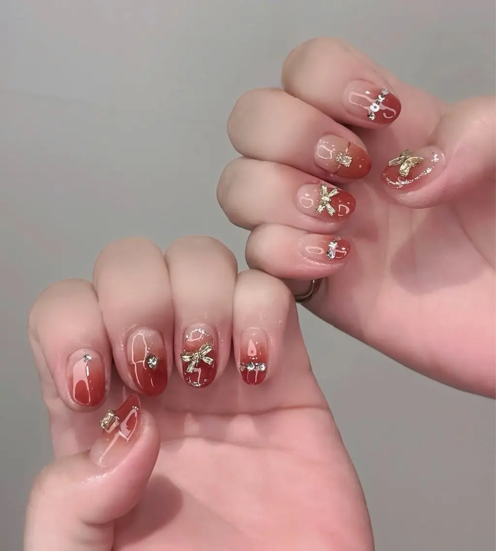ネイル フレンチネイル キラキラネイル マグネットネイル ミラーネイル ニュアンスネイル ハンドネイル Tira Nailのネイルデザイン