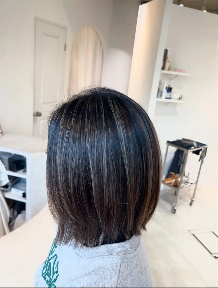 ミディアム ハイライト カット ヘアカラー トリートメント 早稲田 千尋のヘアスタイル
