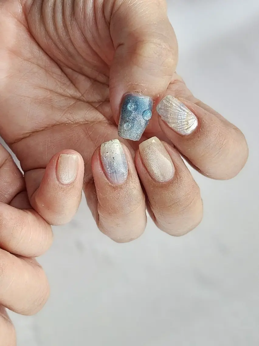 ネイル アートネイル ブルー フラッシュネイル ラメ(グリッター) ニュアンスネイル ハンドネイル Noah'snail   のネイルデザイン