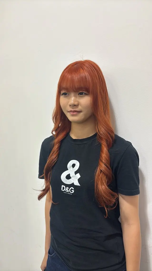 ロング カラー ブリーチ オレンジ ヘアカラー 小嶋 咲輝のヘアスタイル