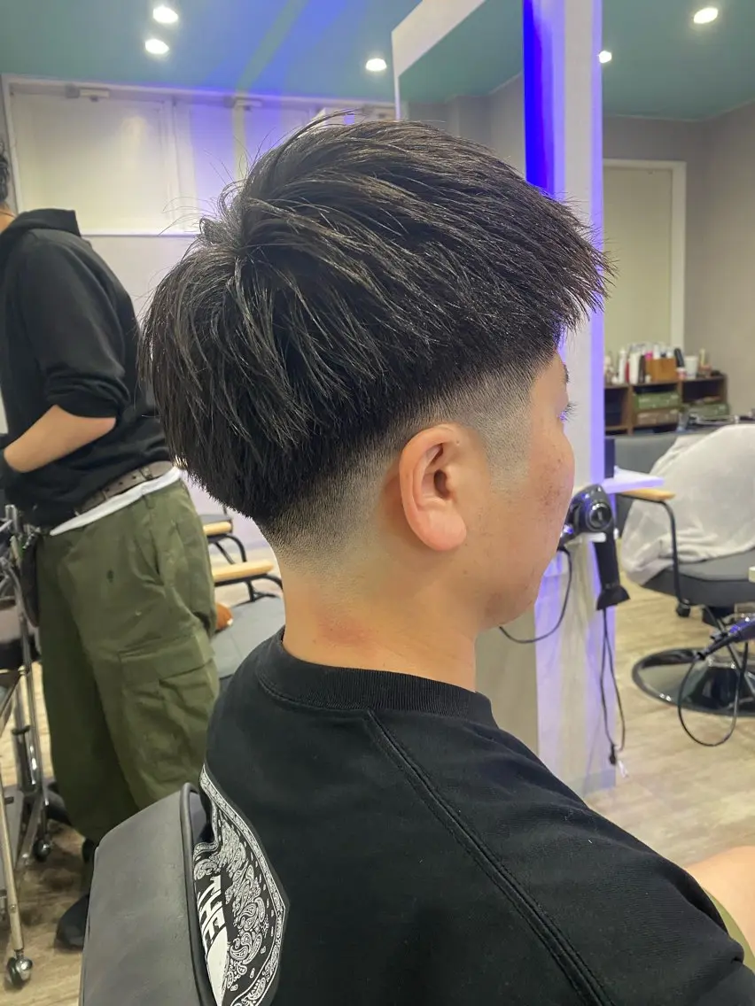 ショート メンズ フェードカット momo カットモデルのヘアスタイル