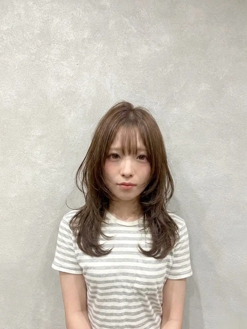 セミロング 西林玲那 / DECOHAIRのヘアスタイル