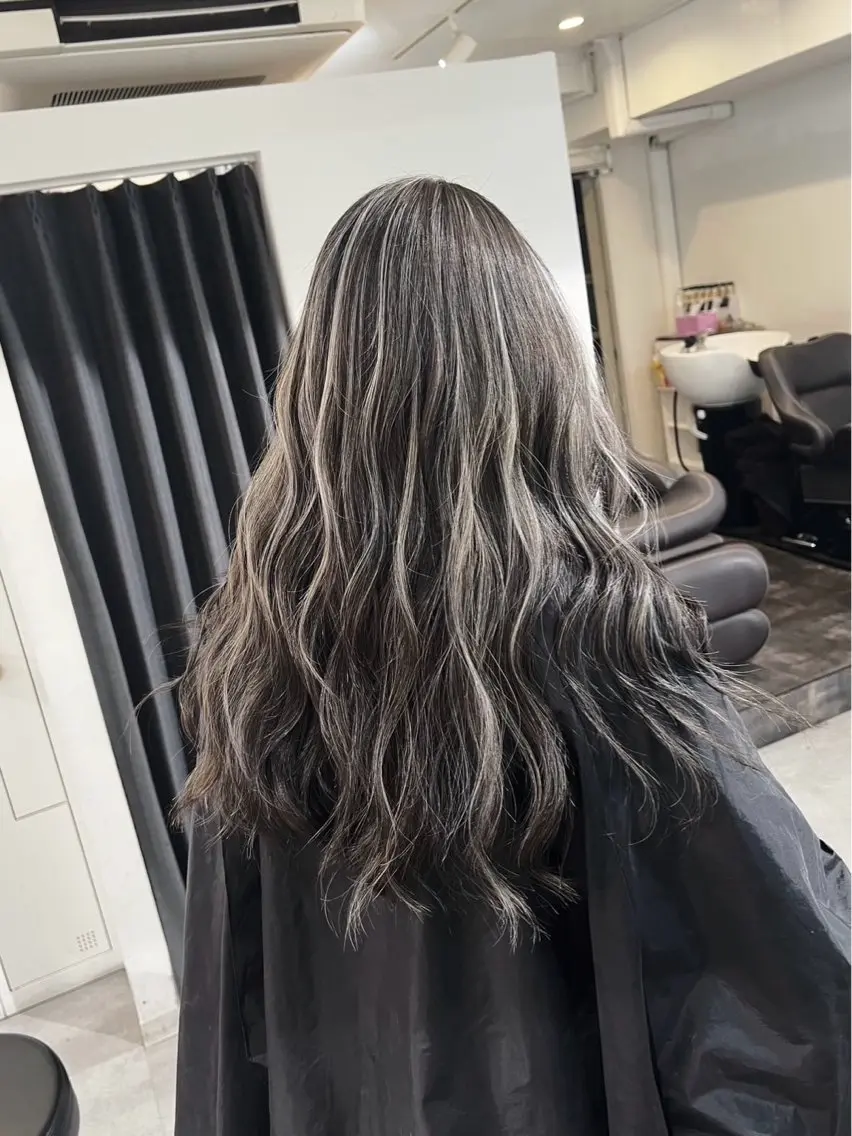 ロング カラー ダークグレー ダークグレージュ グレージュ ハイライトカラー ハイライト 指名数No.1 /NAOYAのヘアスタイル