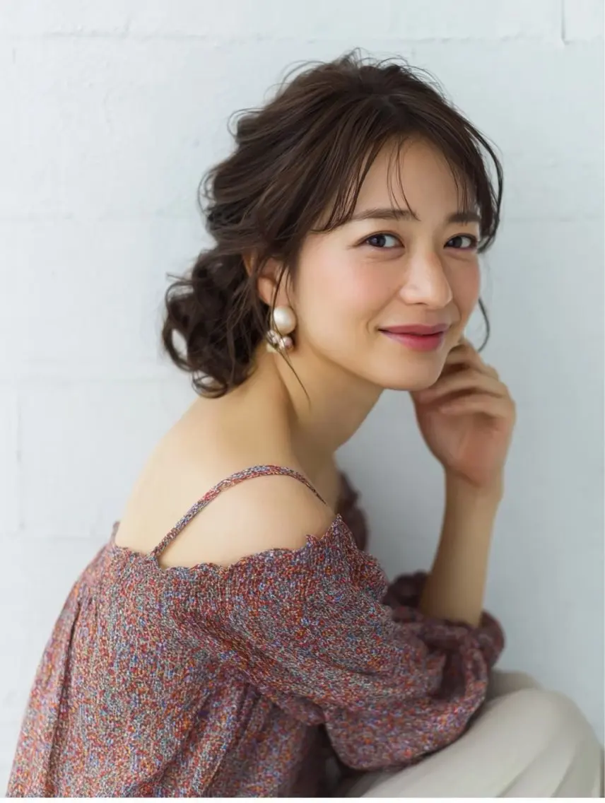 セミロング ヘアアレンジ ヘアセット 井ノ川 真奈美のヘアスタイル