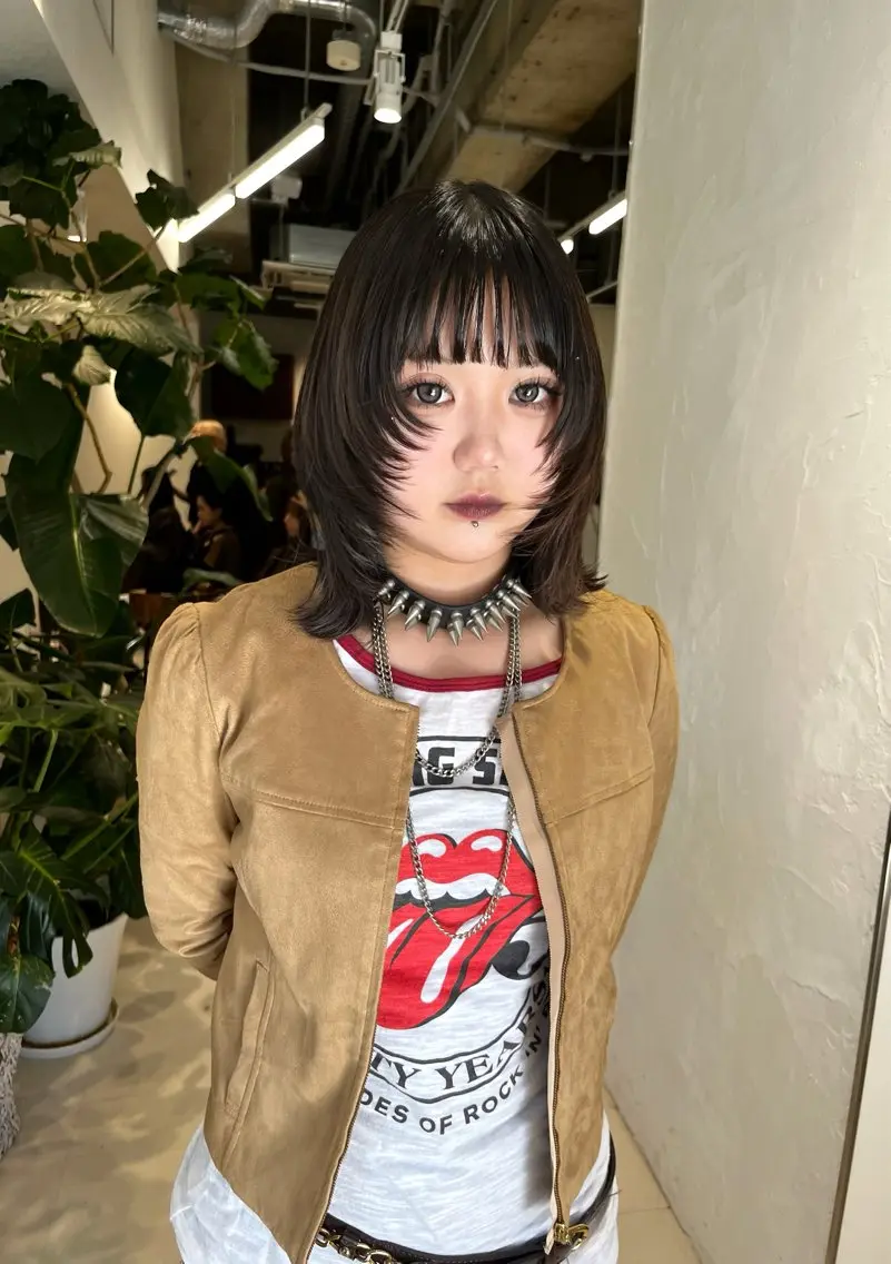 ミディアム カラー ブラウンカラー ダークブラウン レイヤーカット レイヤーカット/ブラ ウンカラー/河野凜のヘアスタイル