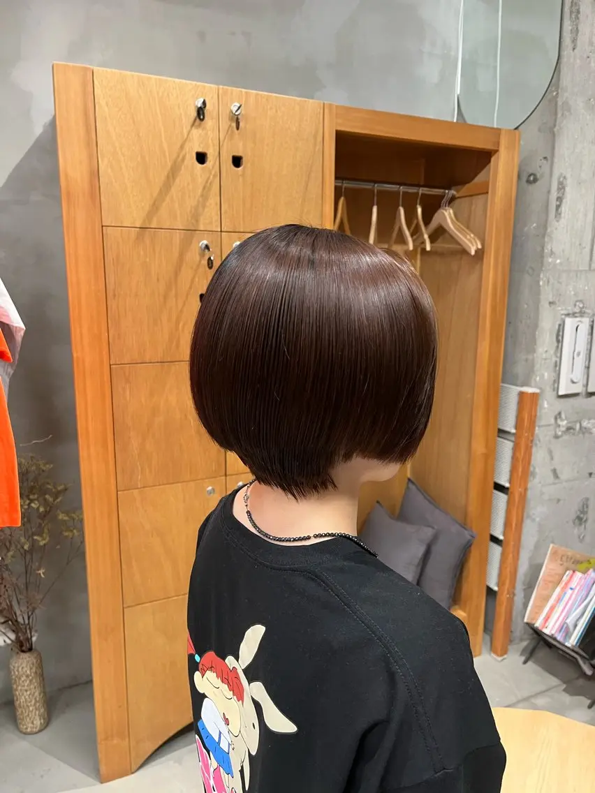 カラー 瑠己杏 :ボブ/ ハイトーンワンカラーのヘアスタイル