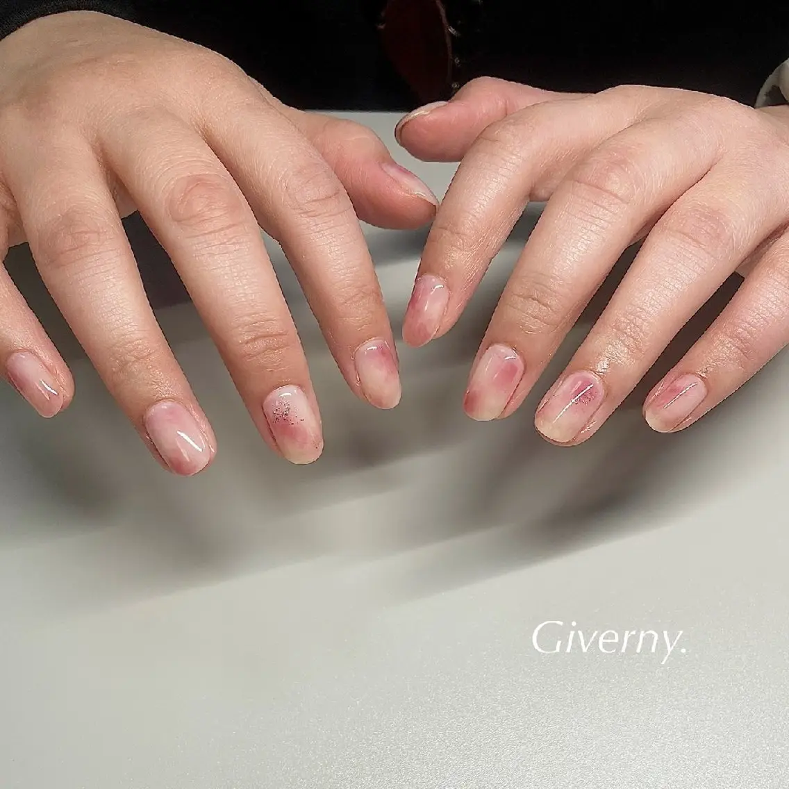 ネイル ニュアンスネイル ハンドネイル Giverny .のネイルデザイン