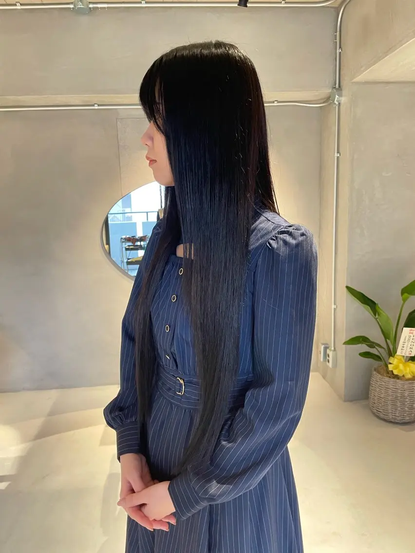 ロング イズミ ナナコのヘアスタイル