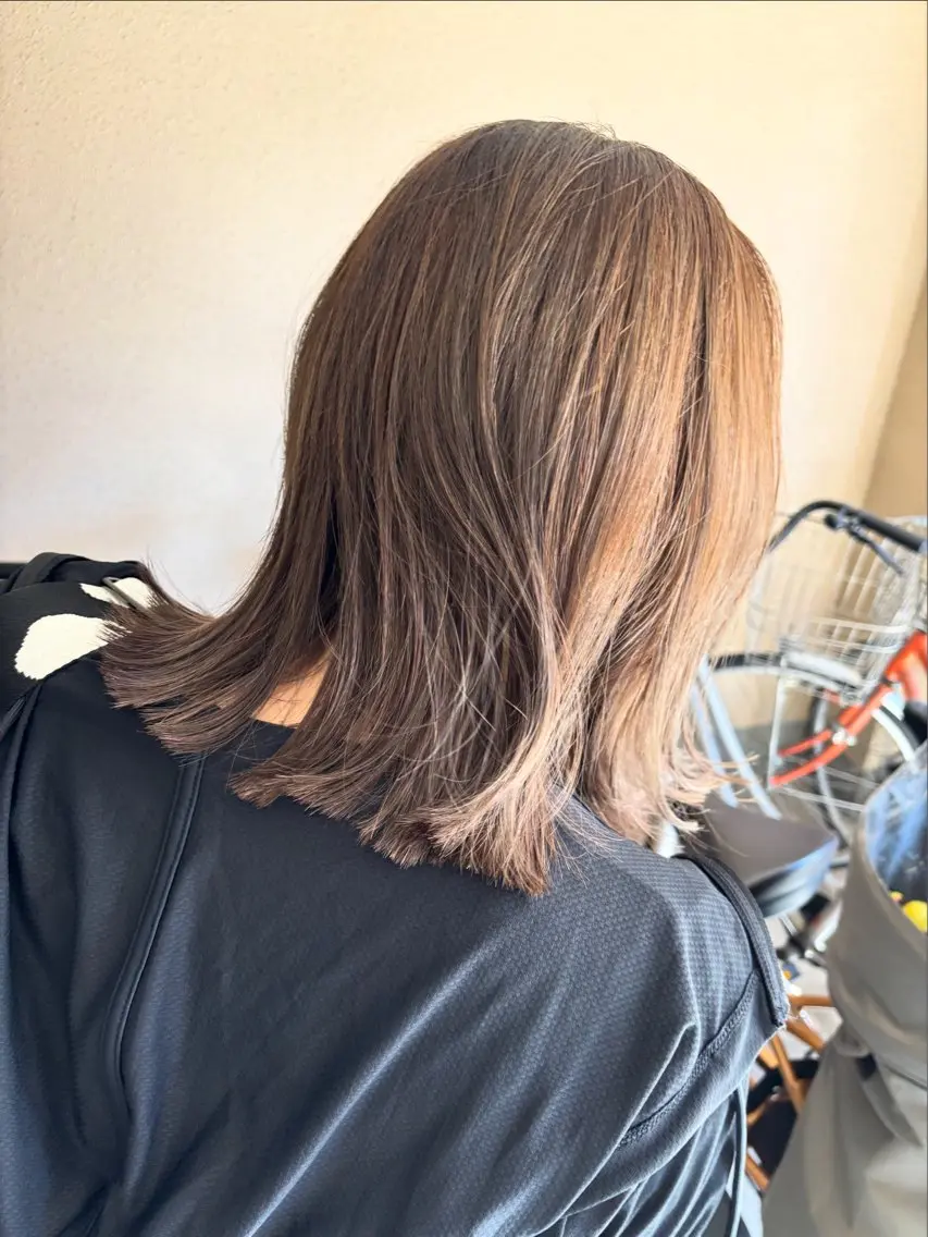 ミディアム カラー カット ヘアカラー 縮毛矯正 トリートメント 安村 葵稀のヘアスタイル