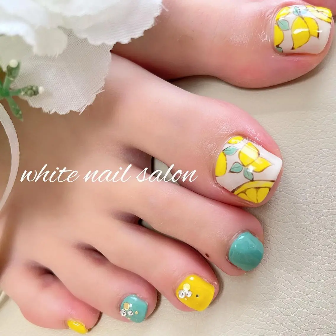 ネイル フットネイル ジェルネイル ハードジェル ラメ(グリッター) 持ち込み フットネイル white nail salonのネイルデザイン