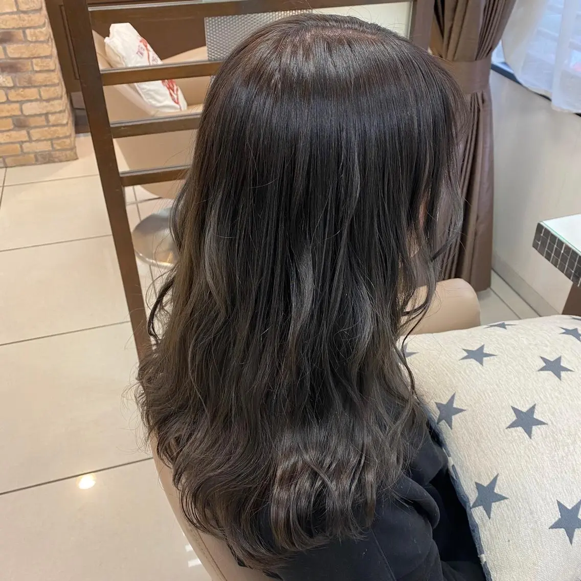 セミロング カラー シールエクステ✨️韓 国羽エクステ🪽和希のヘアスタイル
