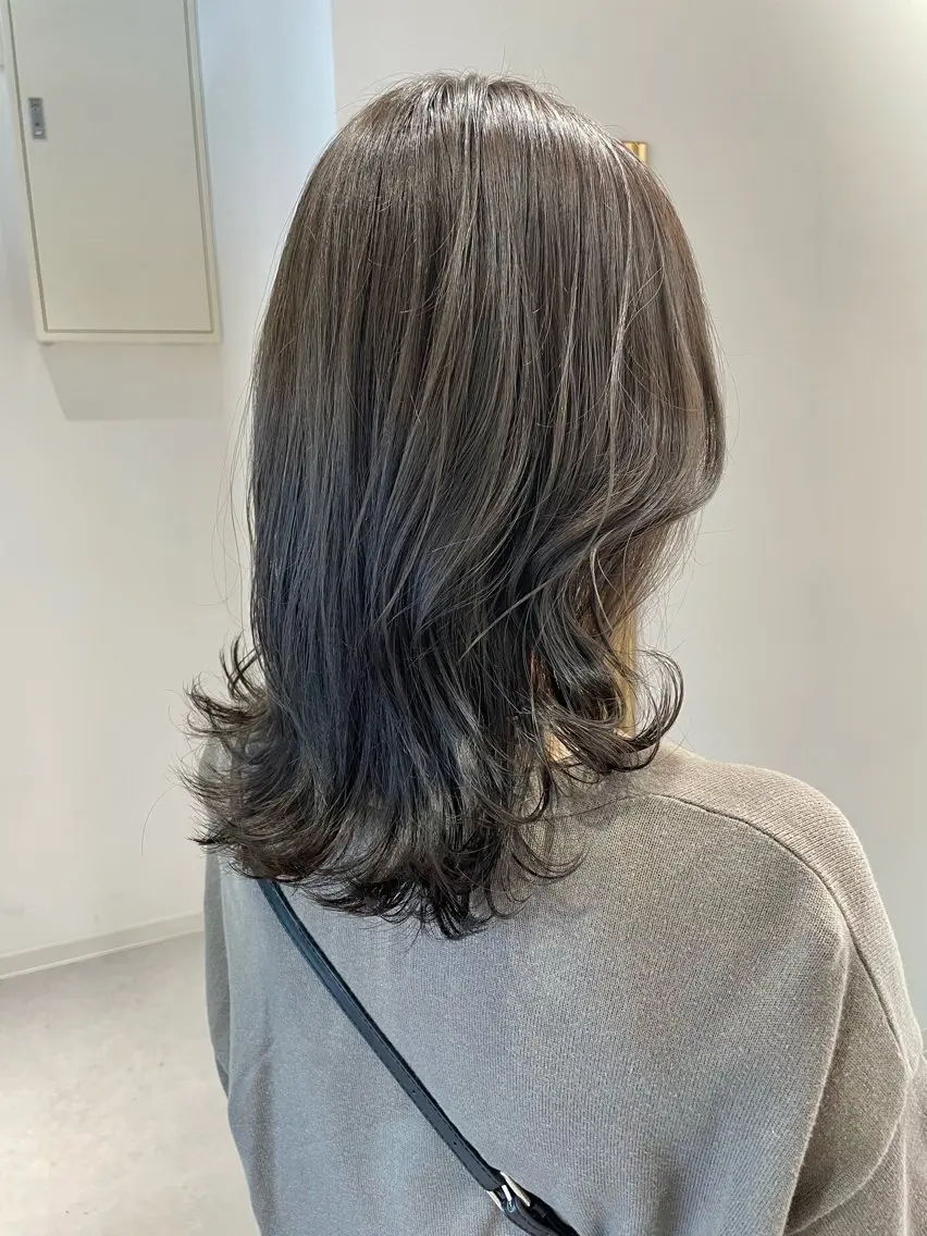 ミディアム カラー くびれヘア スズキ シオリのヘアスタイル