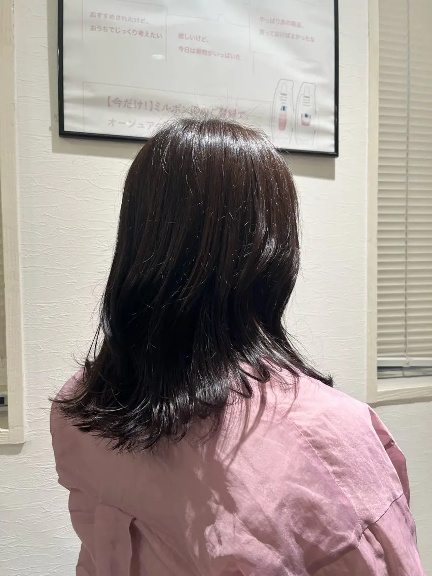 ミディアム 新谷 瀬里菜のヘアスタイル