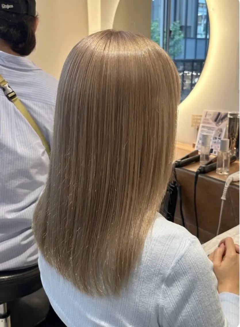 セミロング カラー ブリーチ ヘアカラー 横浜⭐️カラー モデル🦋あみ🦋のヘアスタイル