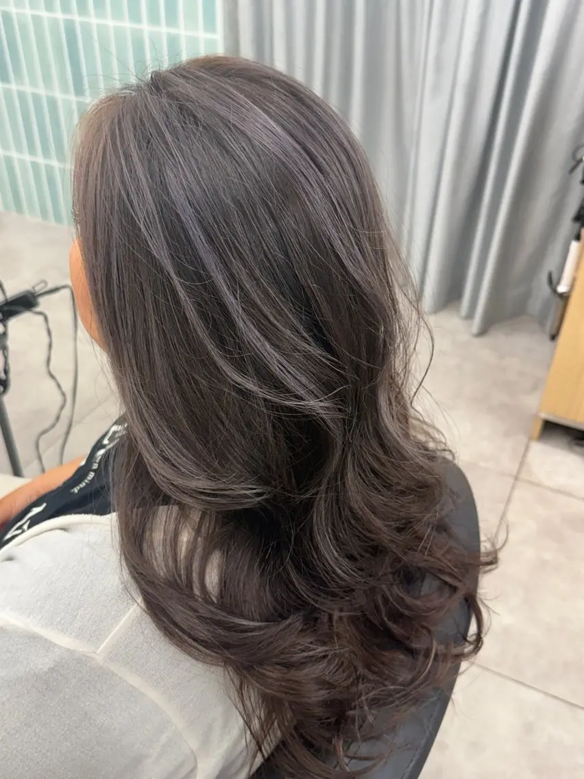 ロング ヘアカラー 松原 杏奈のヘアスタイル