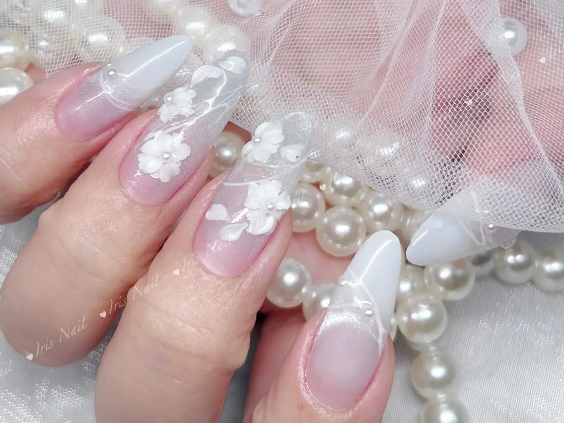 ネイル キラキラネイル ハンドネイル ハンドケア 🍒IRIS Nail🌸のネイルデザイン