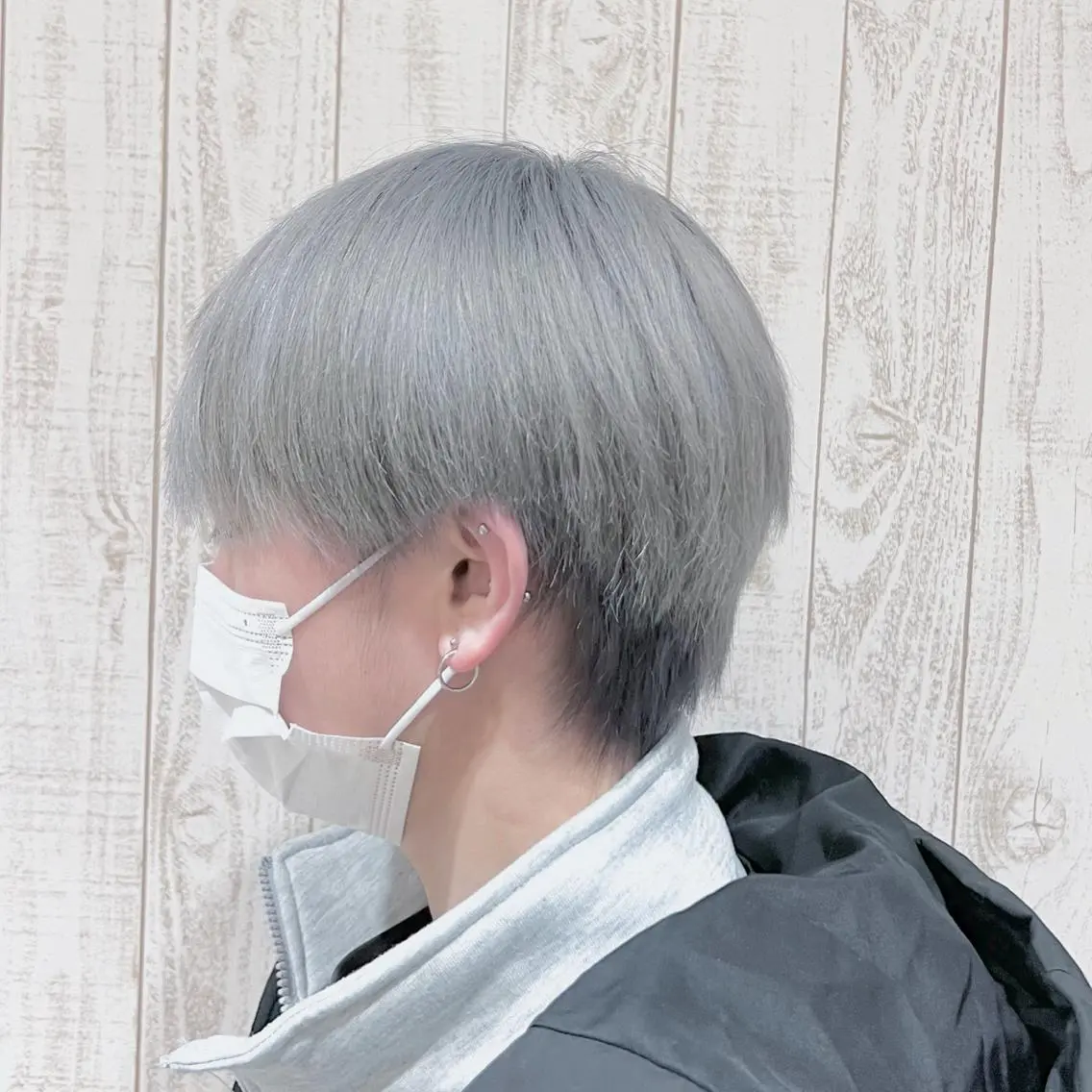 カラー ブリーチ ケアブリーチ シルバー 加藤 大和のヘアスタイル