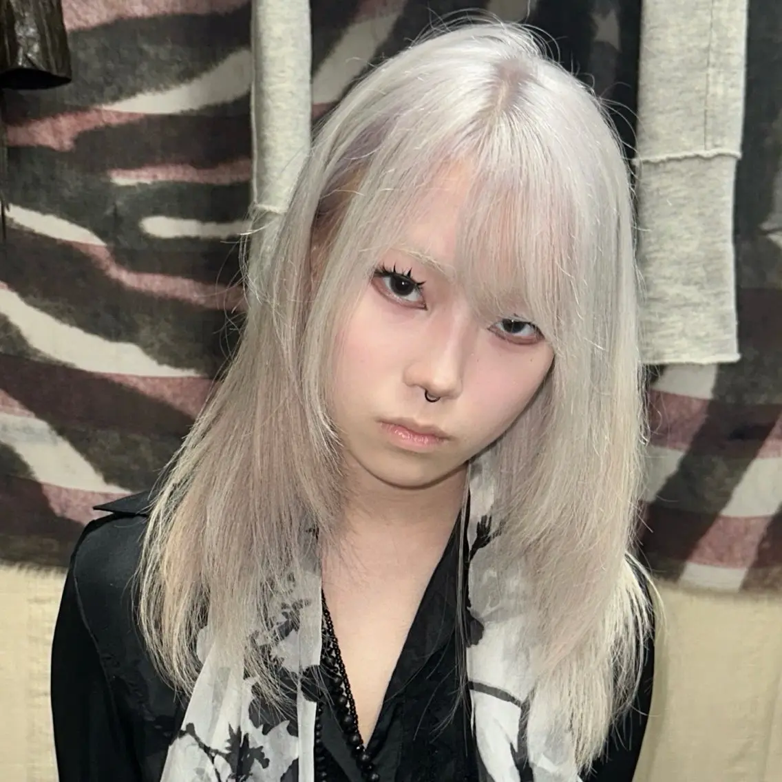 ロング カラー ブリーチ レイヤーカット カット ヘアカラー トリートメント マエダルイ🌐 レイヤースタイルのヘアスタイル