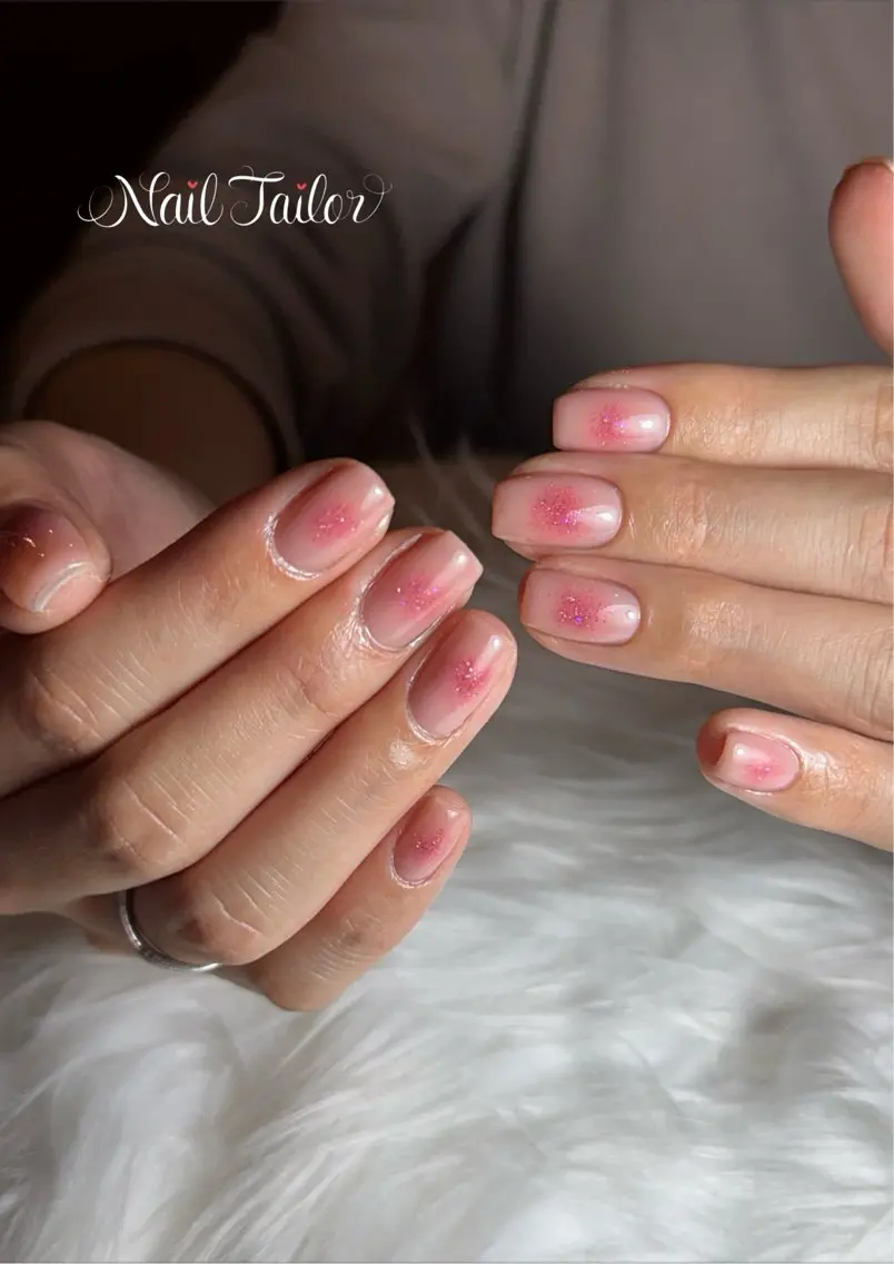 ネイル チークネイル 長さ出し キラキラネイル 水色 ロングネイル ハンドネイル NailTailor ネイルテイラーのネイルデザイン