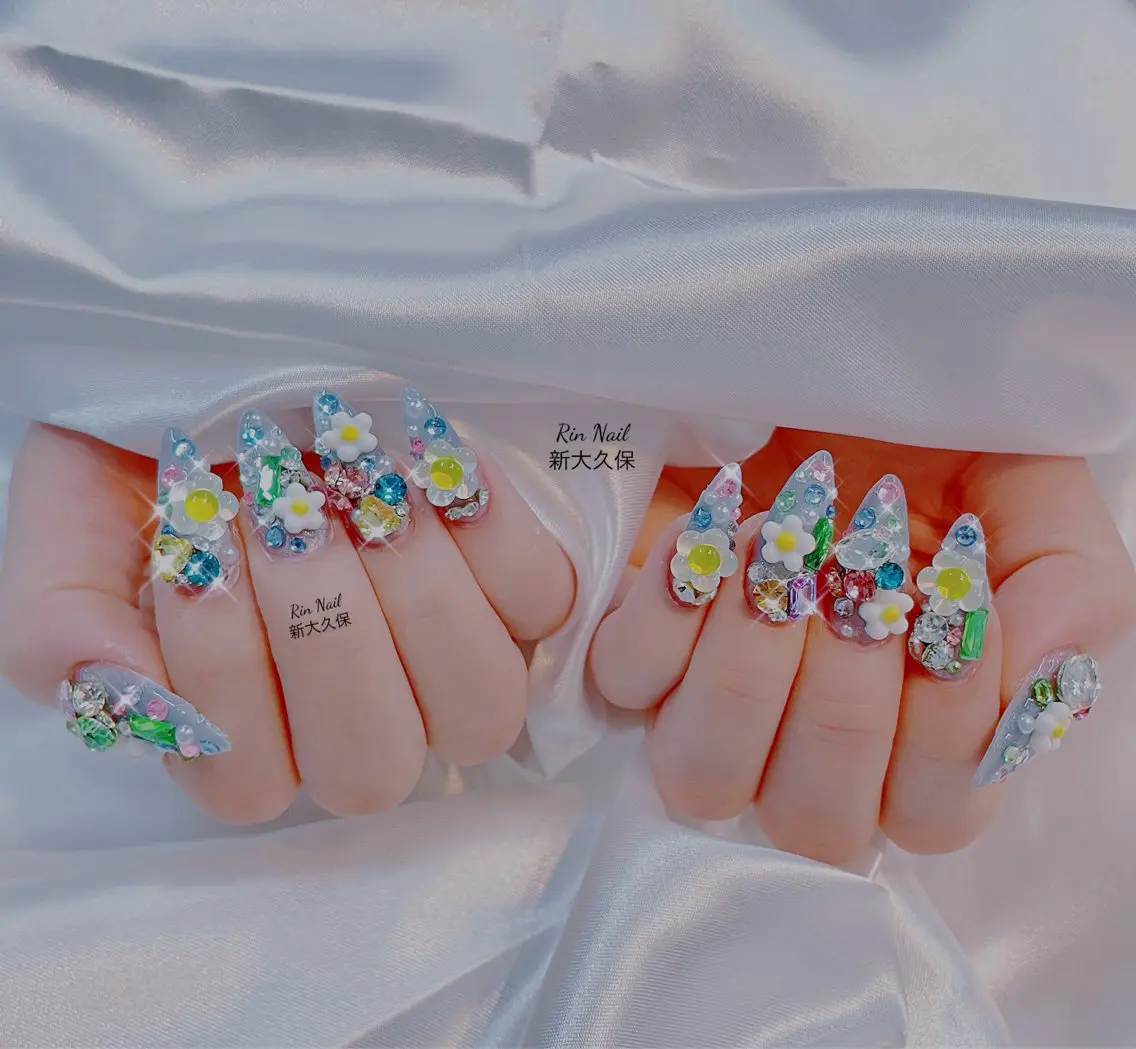 ネイル チークネイル フレンチネイル ガラスフレンチ グラデーション キラキラネイル ハンドネイル Rin Nail 新大久保店のネイルデザイン
