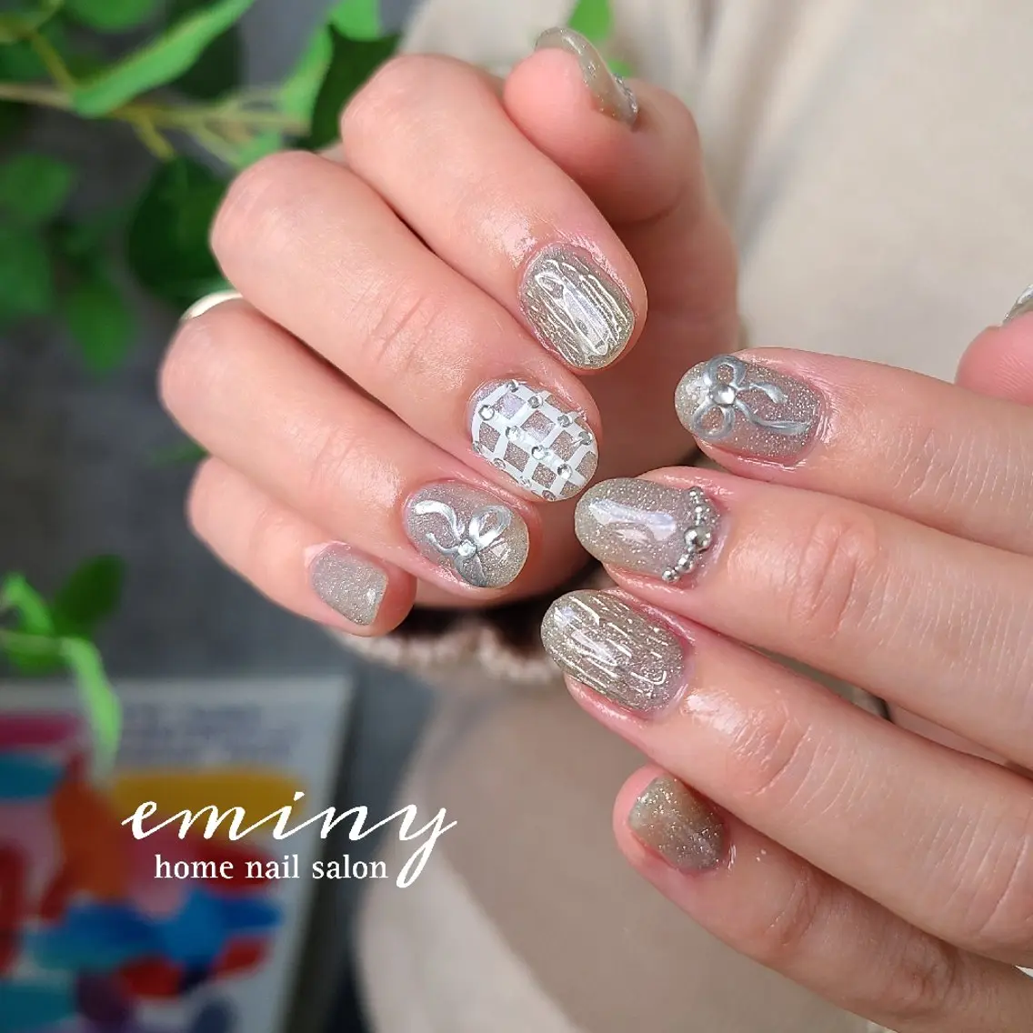 ネイル フラッシュネイル キラキラネイル 韓国ネイル リボン シルバー ハンドネイル nail salon  eminyのネイルデザイン