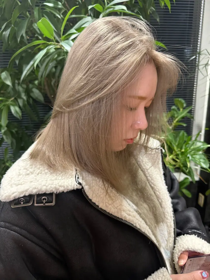 セミロング ヘアカラー 松下 愛生のヘアスタイル