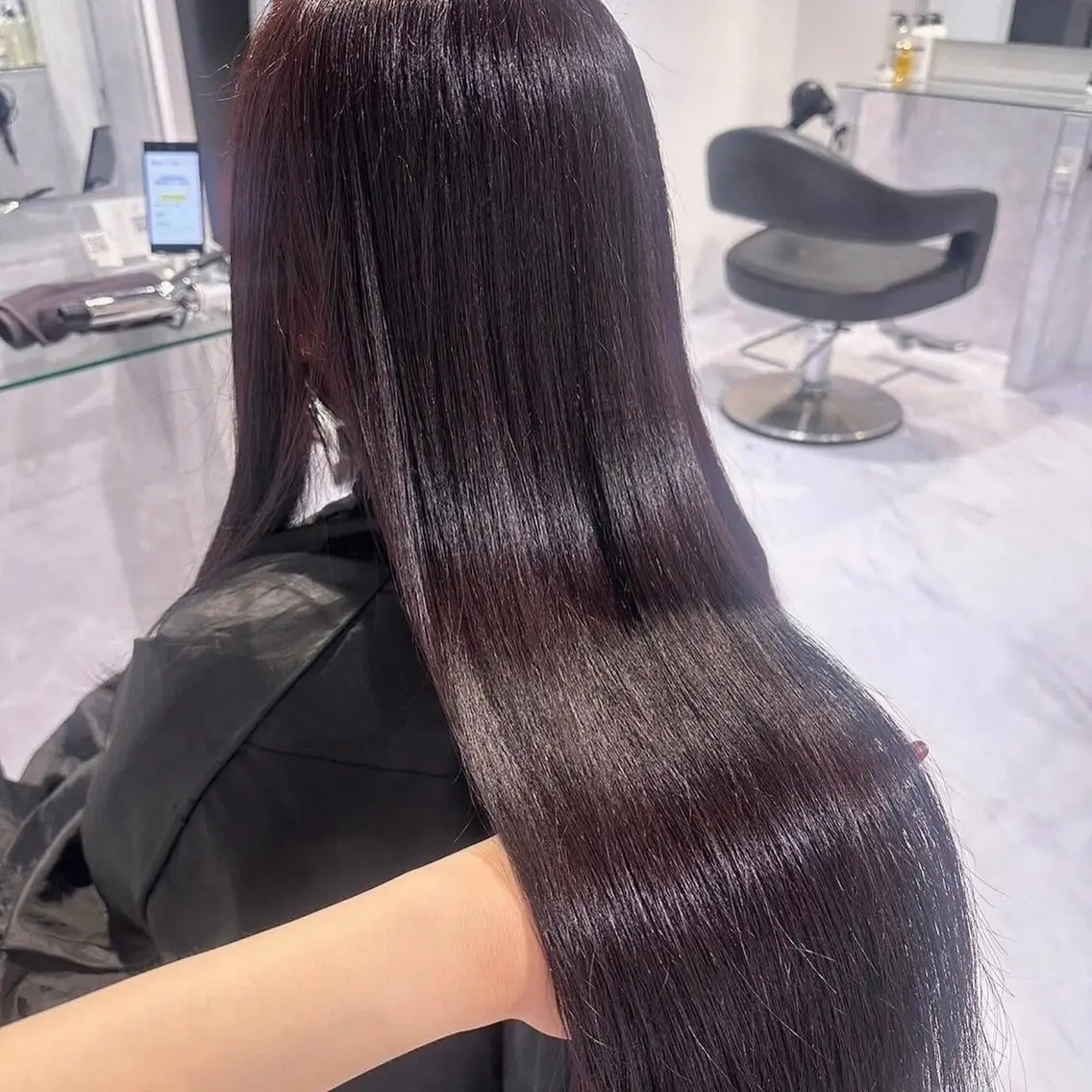 ロング カラー ヘアアレンジ ブリーチ ブリーチなしカラー 髪質改善 トリートメント 🎀RIN🎀 縮毛矯正×暗髪‎🤍のヘアスタイル
