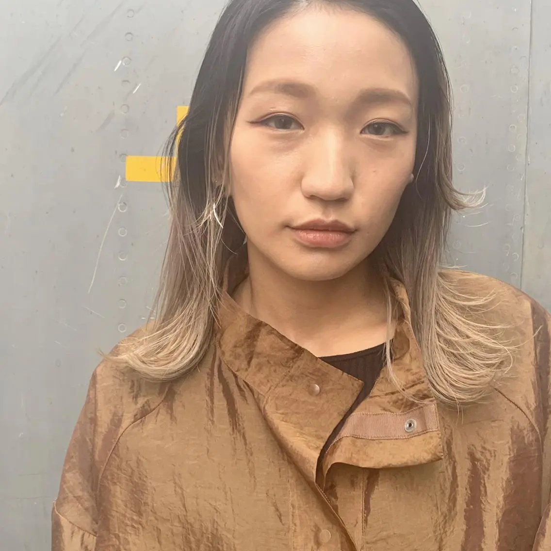 ミディアム カラー ベージュカラー 黒髪 ブリーチ ハイトーンカラー 池田 真由美のヘアスタイル
