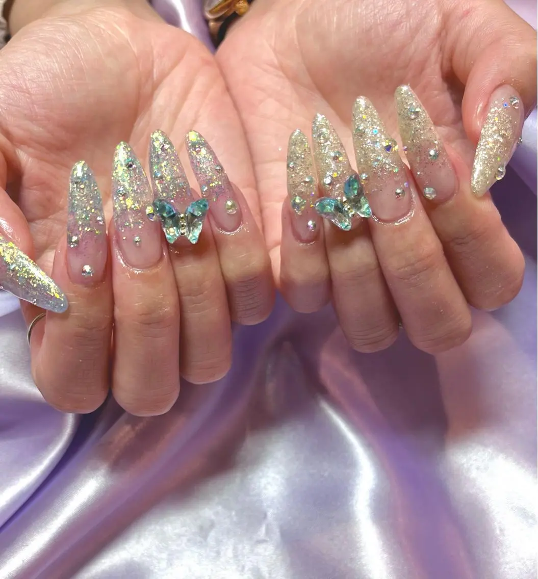 ネイル フレンチネイル グラデーション キラキラネイル 韓国ネイル ラメ(グリッター) ハンドネイル Para Sol nail　Maoのネイルデザイン