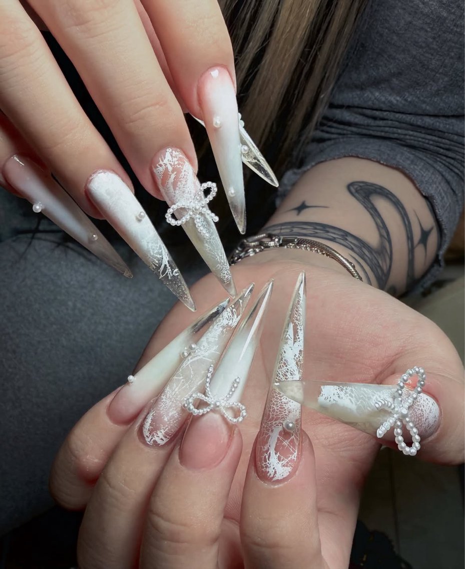 ネイル アートネイル フレンチネイル ジェルネイル キラキラネイル 韓国ネイル ハンドネイル ICE Nailsのネイルデザイン