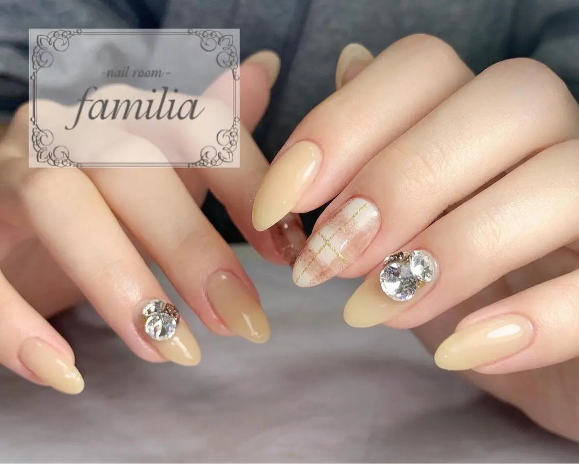 ネイル ハンドネイル -nailroom- familiaのネイルデザイン