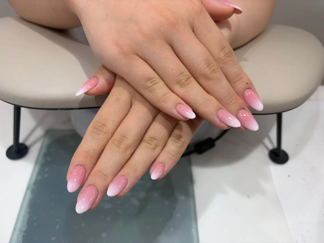 【オフあり】ベイビーブーマー（丁寧ケア付き💅🏻）※ベースカラー＋カラーグラデーションの写真