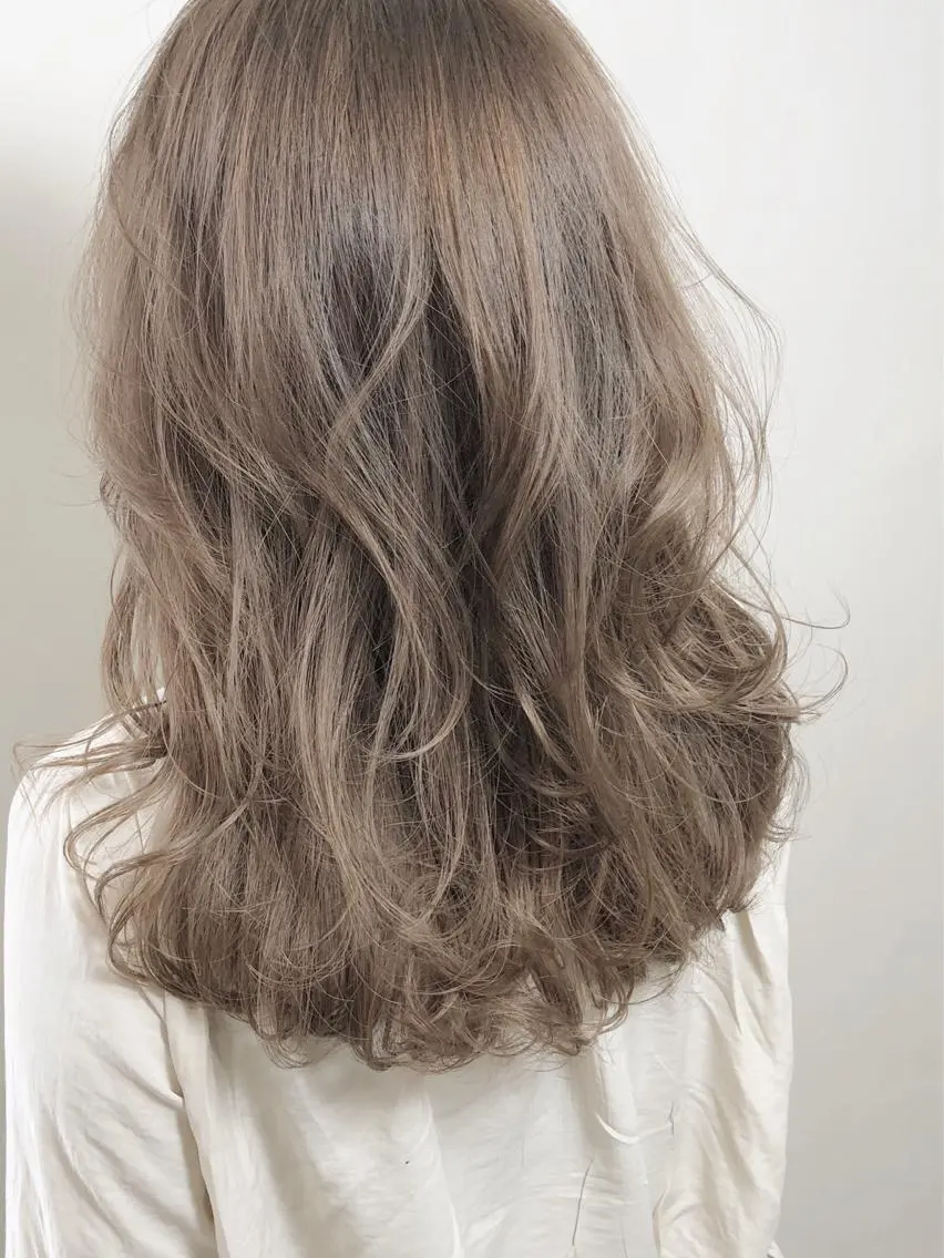 ブリーチなしダブルカラー 透明感カラー グレー ベージュの写真