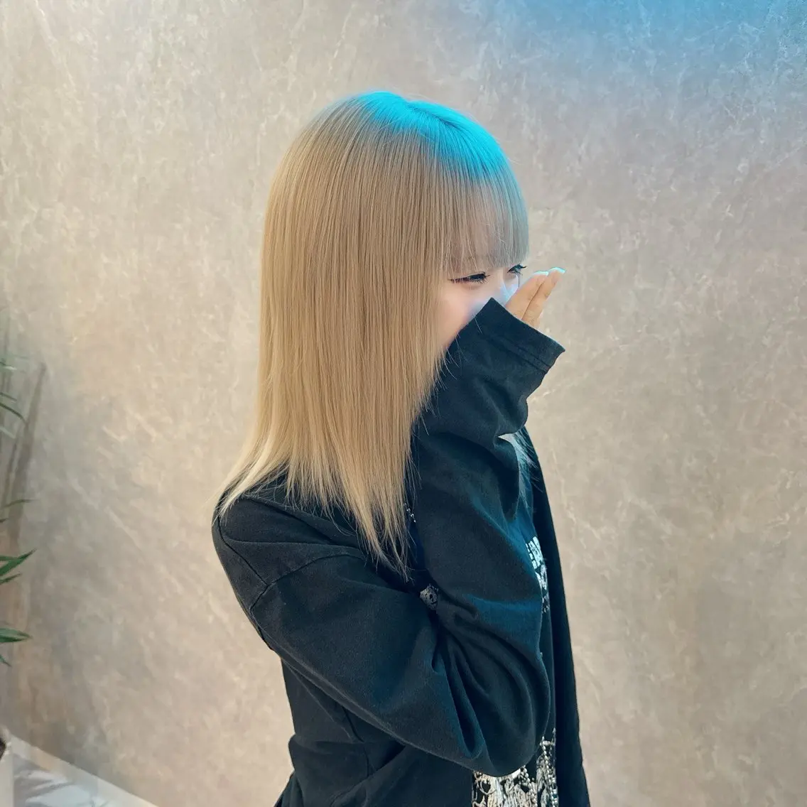 セミロング カラー 黒髪 ブリーチ ブロンド 透明感カラー ハイトーンカラー ヘアカラー トリートメント ブリーチの神 KYONのその他イメージ