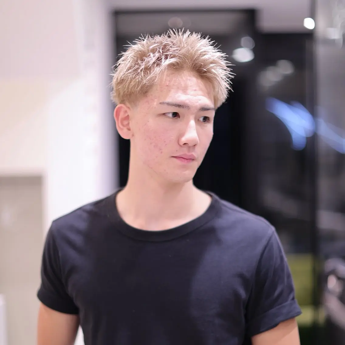 ショート カラー メンズ アップバング メンズハイトーン スパイキーショート ハイトーンカラー ショートヘア カット ヘアカラー メンズカット✂️/ パーマ🪢/金敷幸作のヘアスタイル