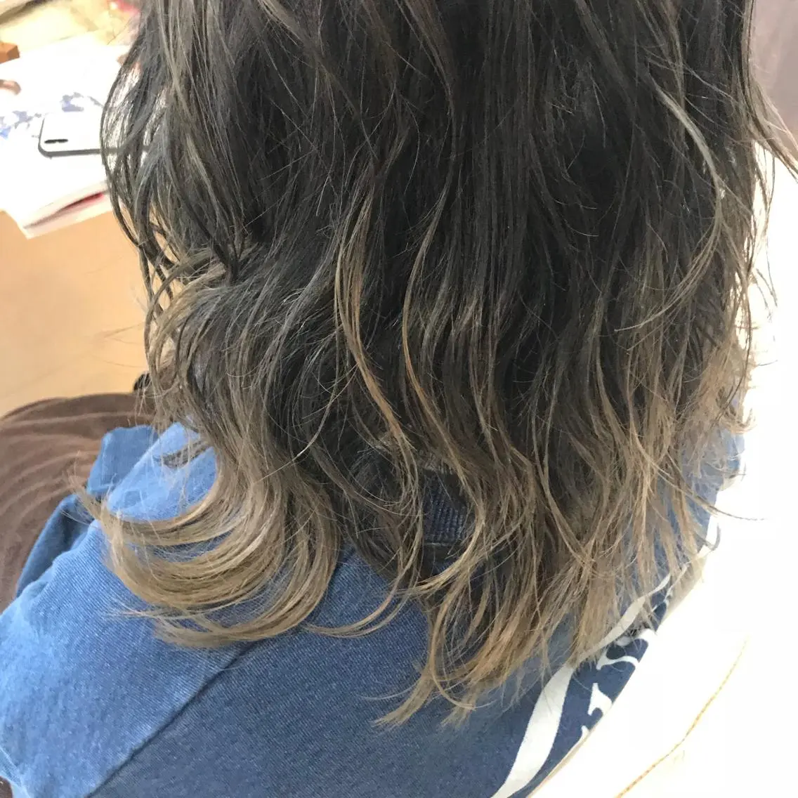 ミディアム カラー グラデーションカラー グレージュ ハイライトカラー ハイライト カット ヘアカラー Oopsレイヤー 加藤澄都のヘアスタイル