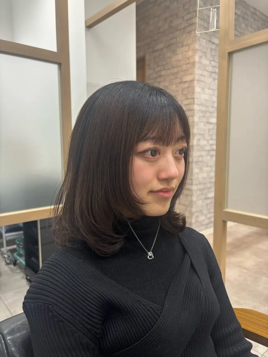 ミディアム 顔まわりレイヤー 顔周りカット レイヤーカット ⠀ ゆうかのヘアスタイル