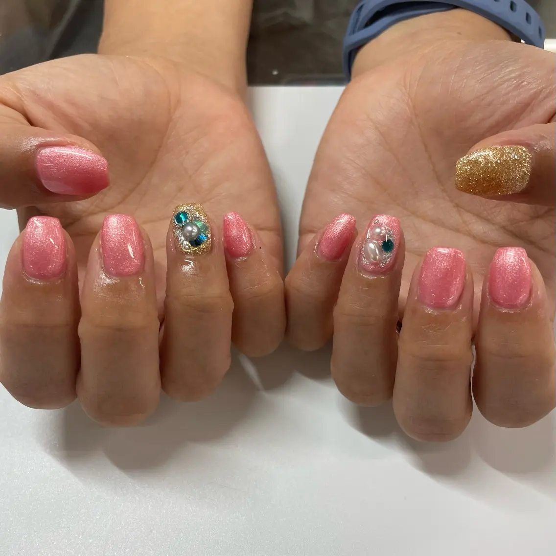 ネイル ブルー ゴールド キラキラネイル ワンカラーネイル ピンク MAXKELLY EMIのネイルデザイン