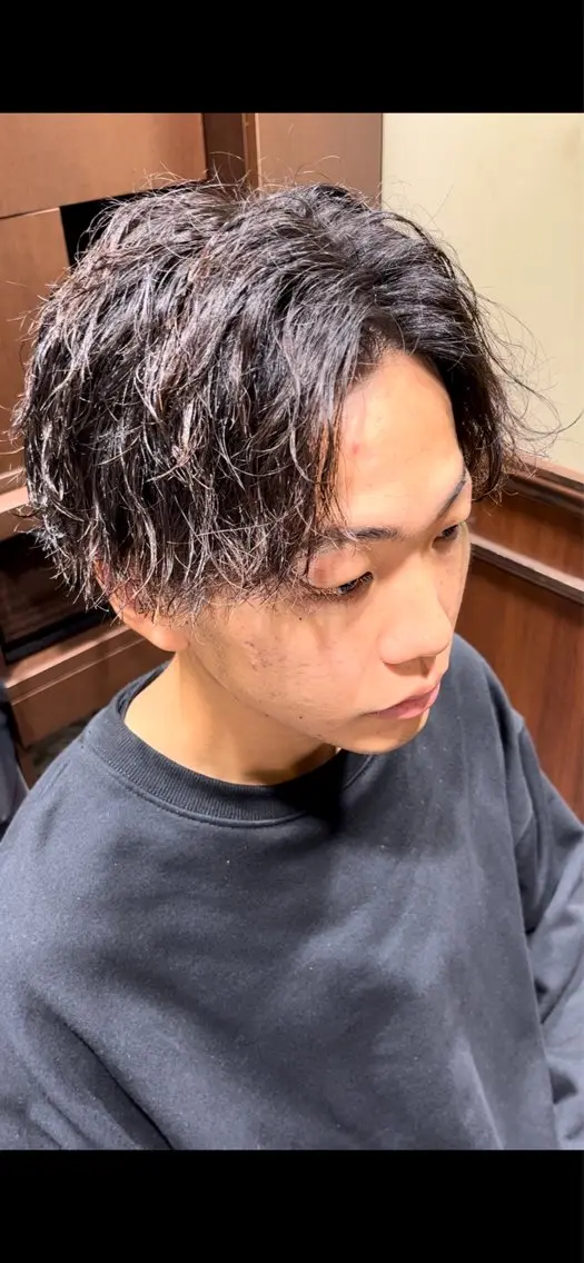 ミディアム 佐々木 健吾のヘアスタイル