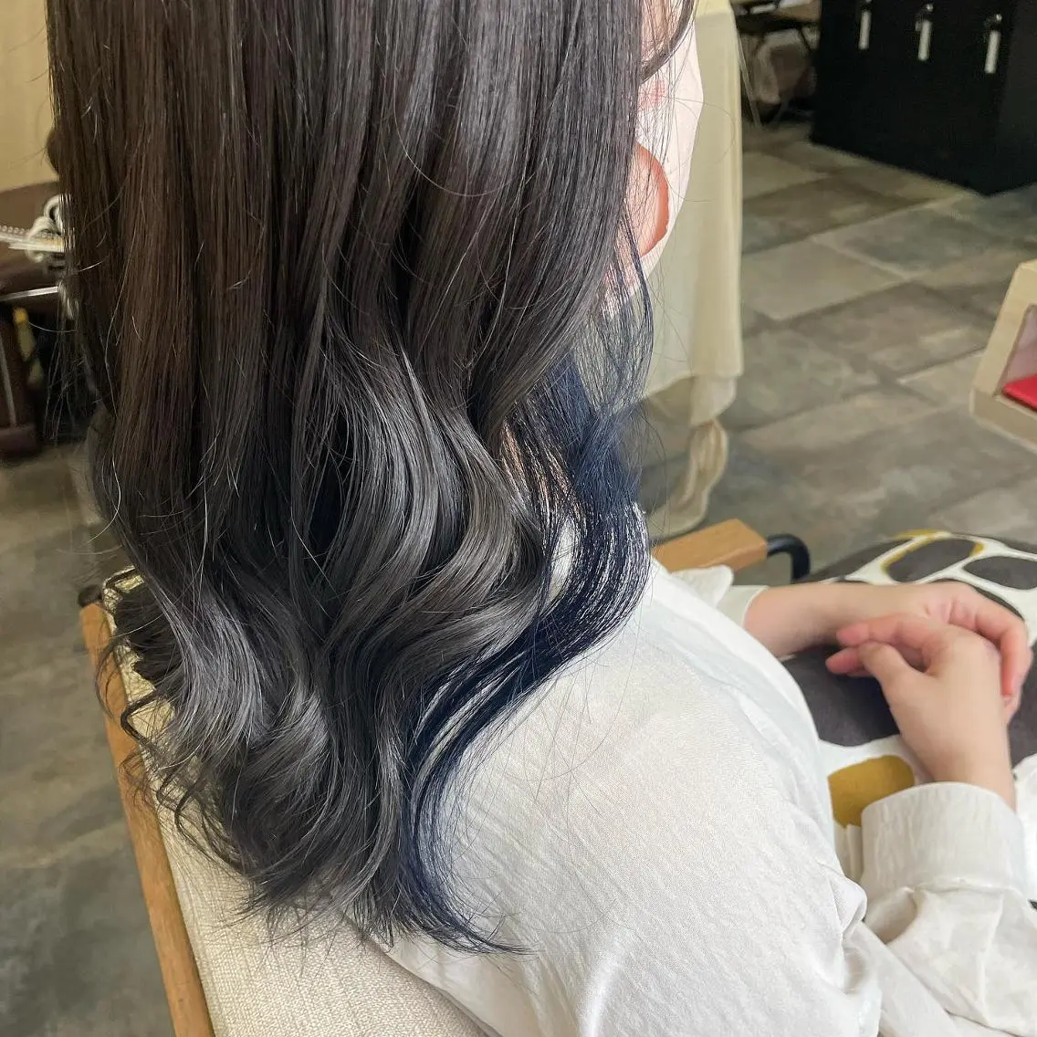ミディアム カラー ブリーチ ダブルカラー イヤリングカラー トリートメント 吉村 夏椰のヘアスタイル