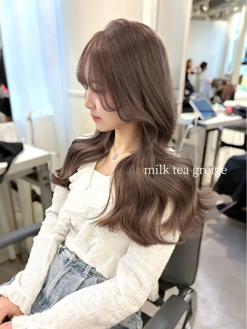 ロング カラー ブリーチ グレージュ ミルクティーグレージュ カット ヘアカラー トリートメント MEI🎀つやカラー 🎀レイヤー🎀渋谷のヘアスタイル