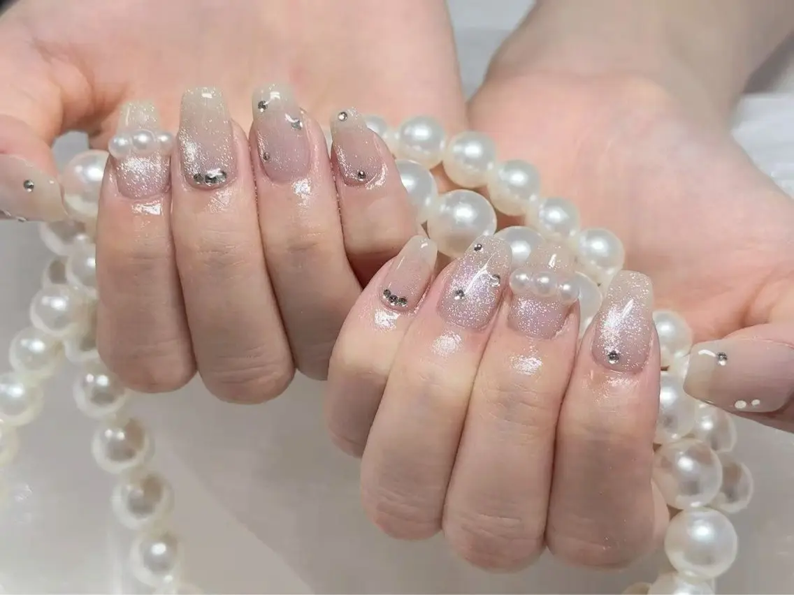 ネイル オーロラネイル 長さ出し フレンチネイル ガーリー キラキラネイル RIn 🎀のネイルデザイン