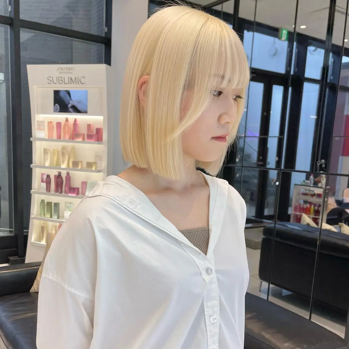 ミディアム カラー ブリーチ 抜きっぱなしブロンド ブロンド ボブ カット ヘアカラー レイヤーカット🪽 カネコミユのヘアスタイル