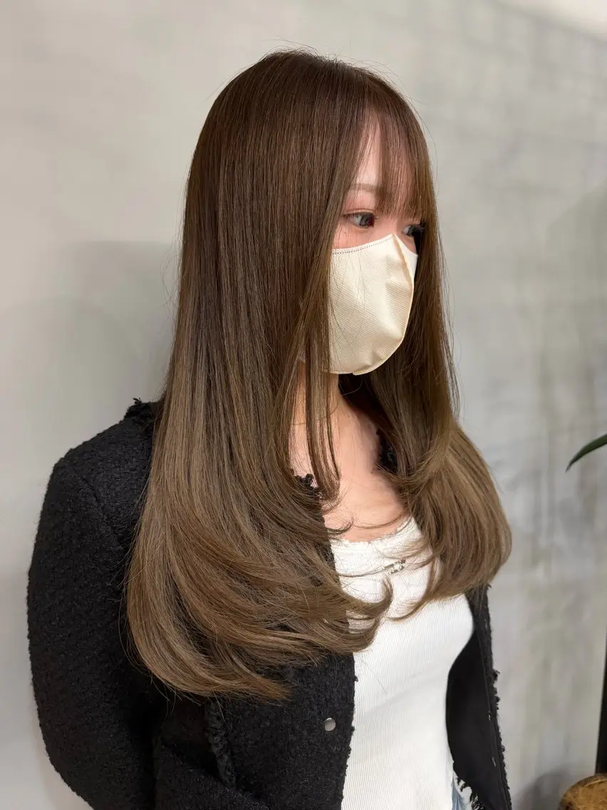 ロング カラー カット ヘアカラー トリートメント ミルクティーカラー グレージュ　高山慧輔のヘアスタイル