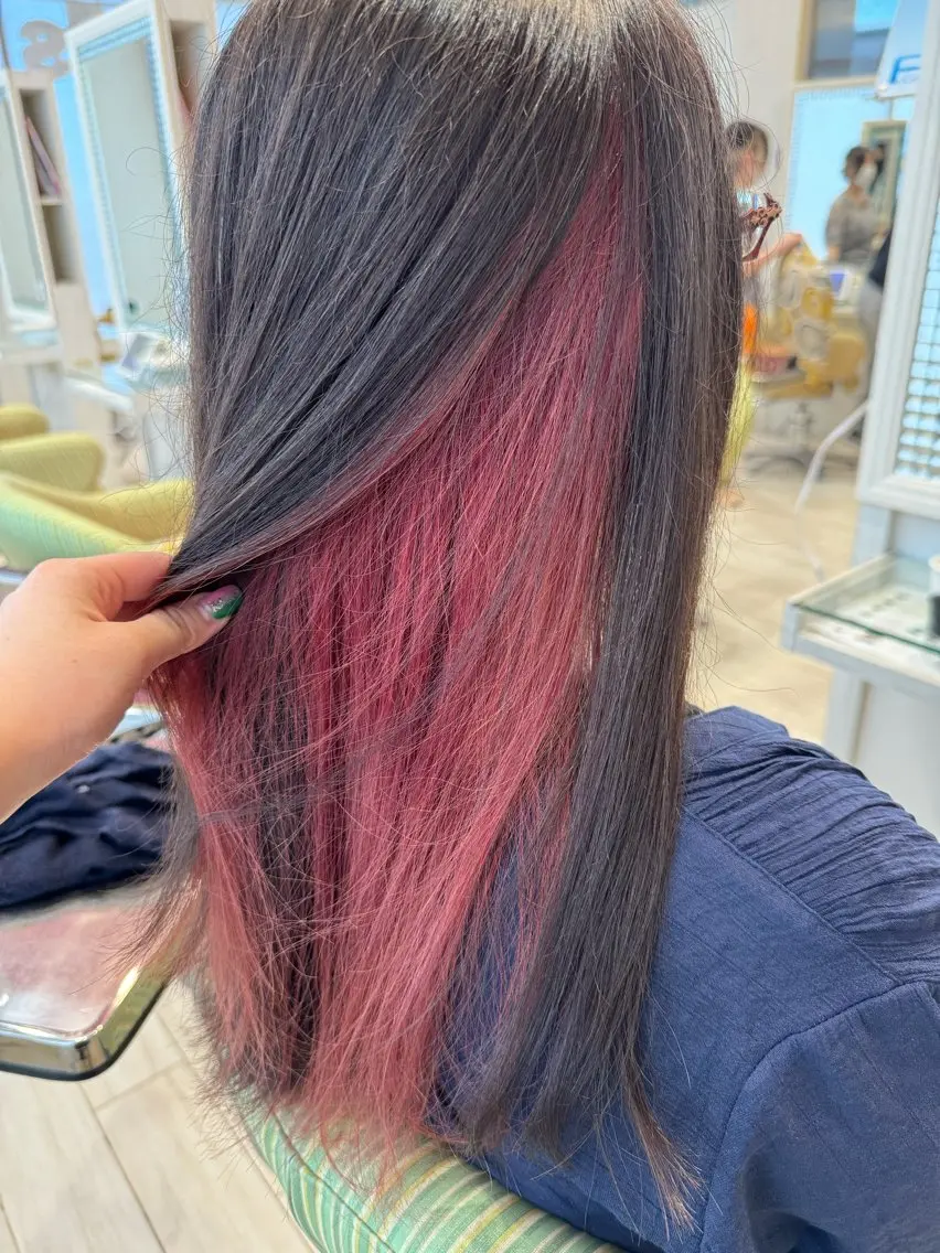 ロング ハイライト ヘアカラー 松尾 怜奈のヘアスタイル